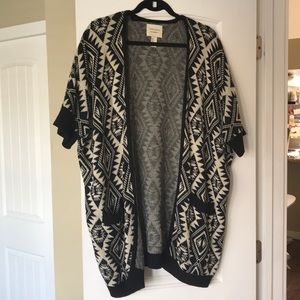 Fashionable cardigan with pockets
